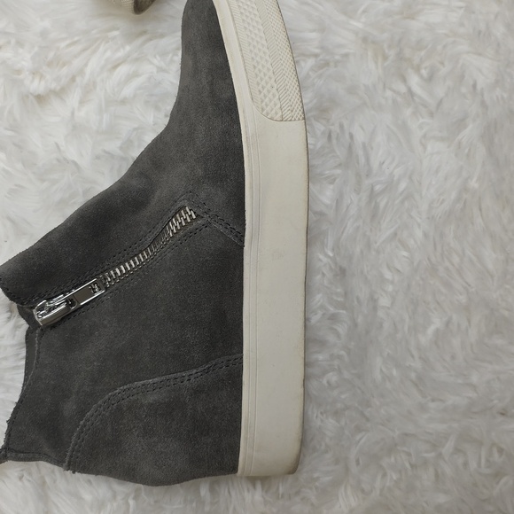 Steve Madden Suede Charcoal Wedge Shoe. Size 7.5 - Picture 9 of 11